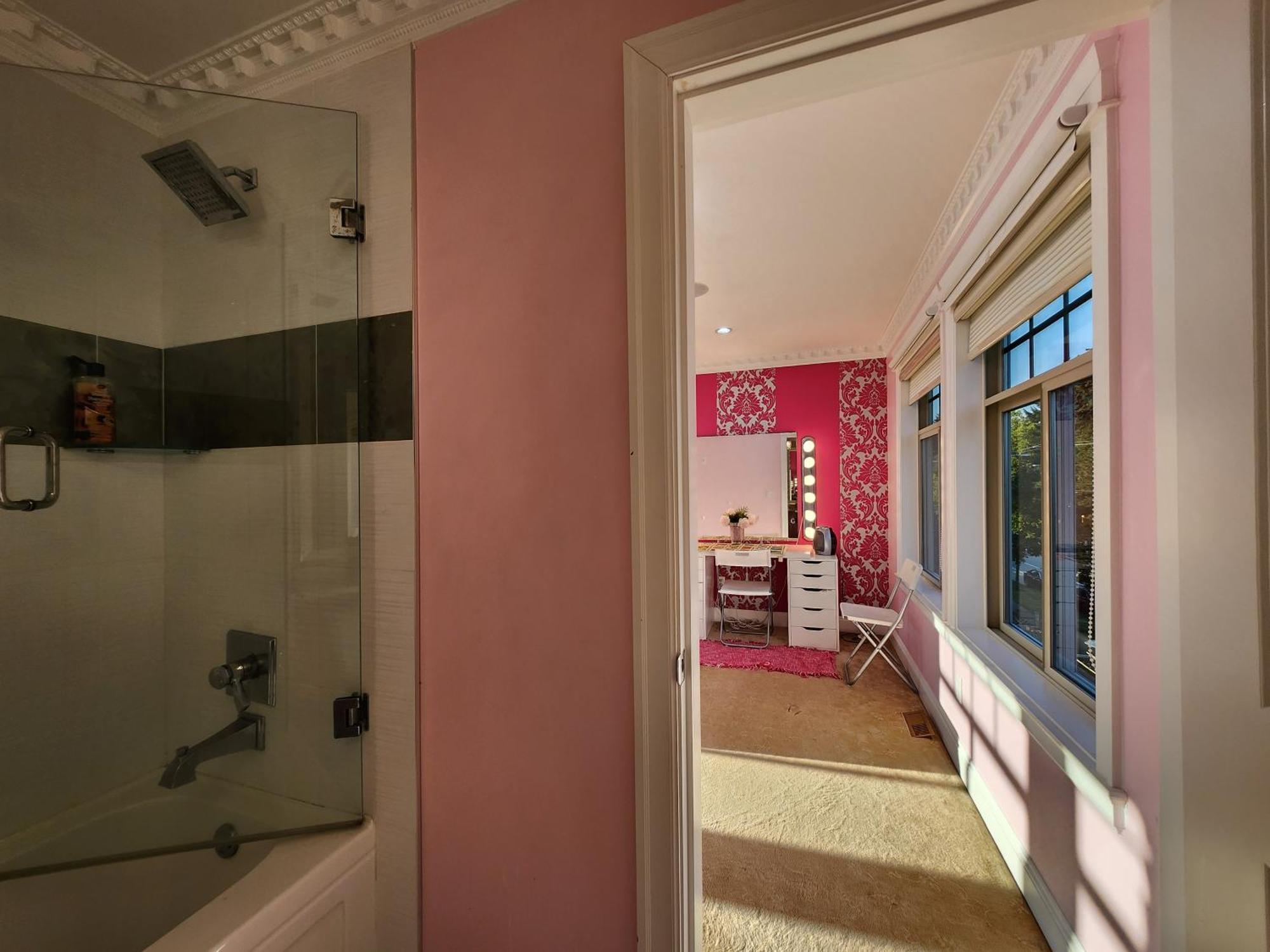 Empress Madani Palace Hotel Surrey Kültér fotó