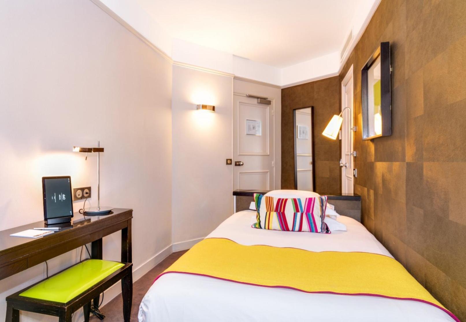 Empress Madani Palace Hotel Surrey Kültér fotó